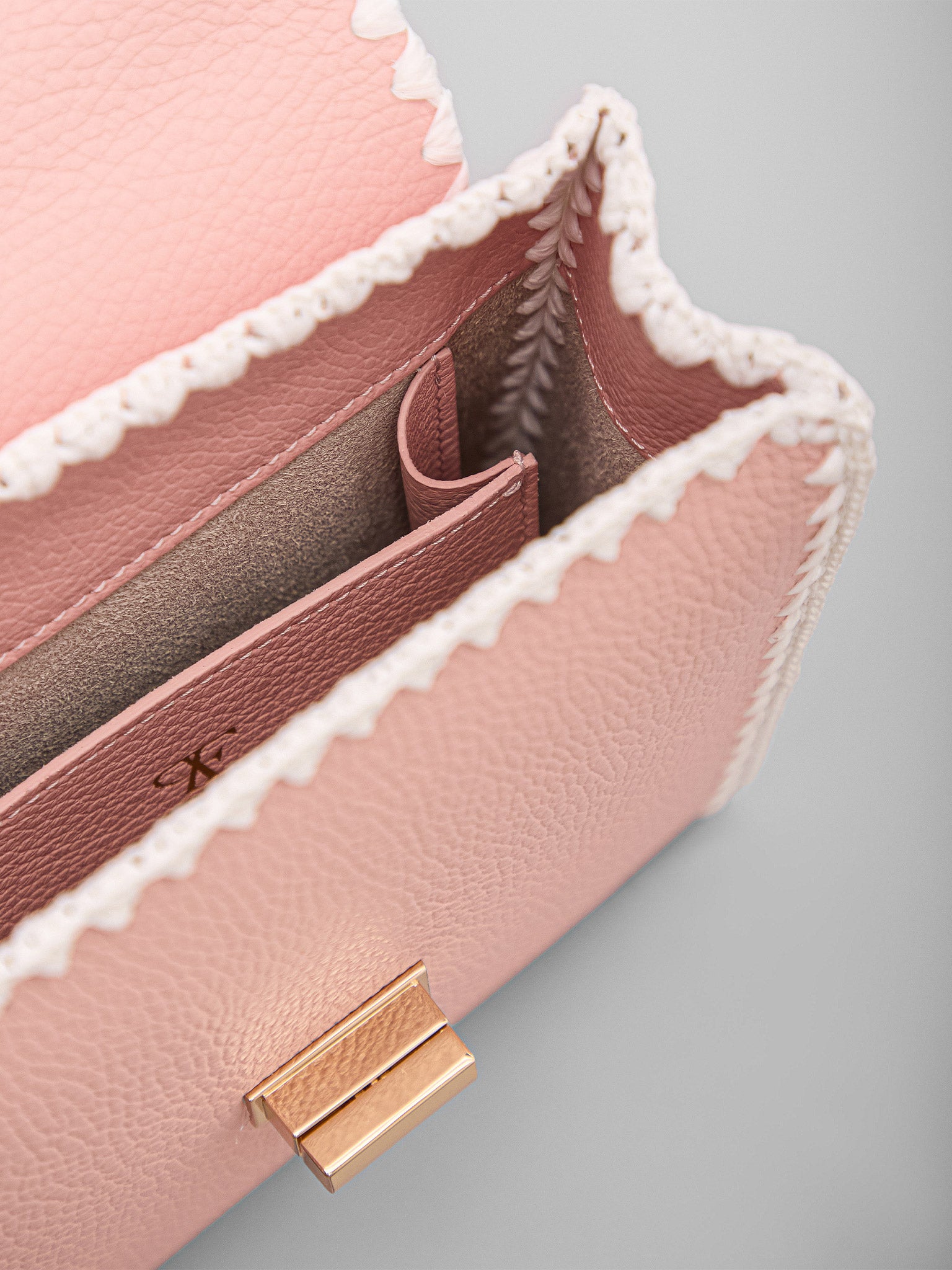 Anita White / Pink