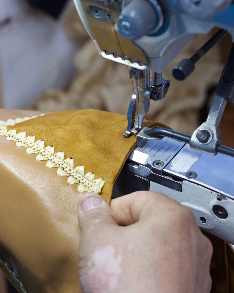 Leonida Small Cognac - lavorazione